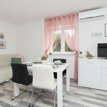 Apartman Roko Petrcane Exterior foto